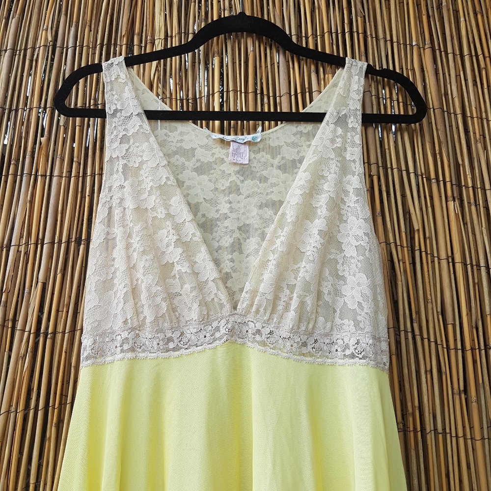 Vintage 50s/60s floral lace nightgown by Saramae Size 10/12